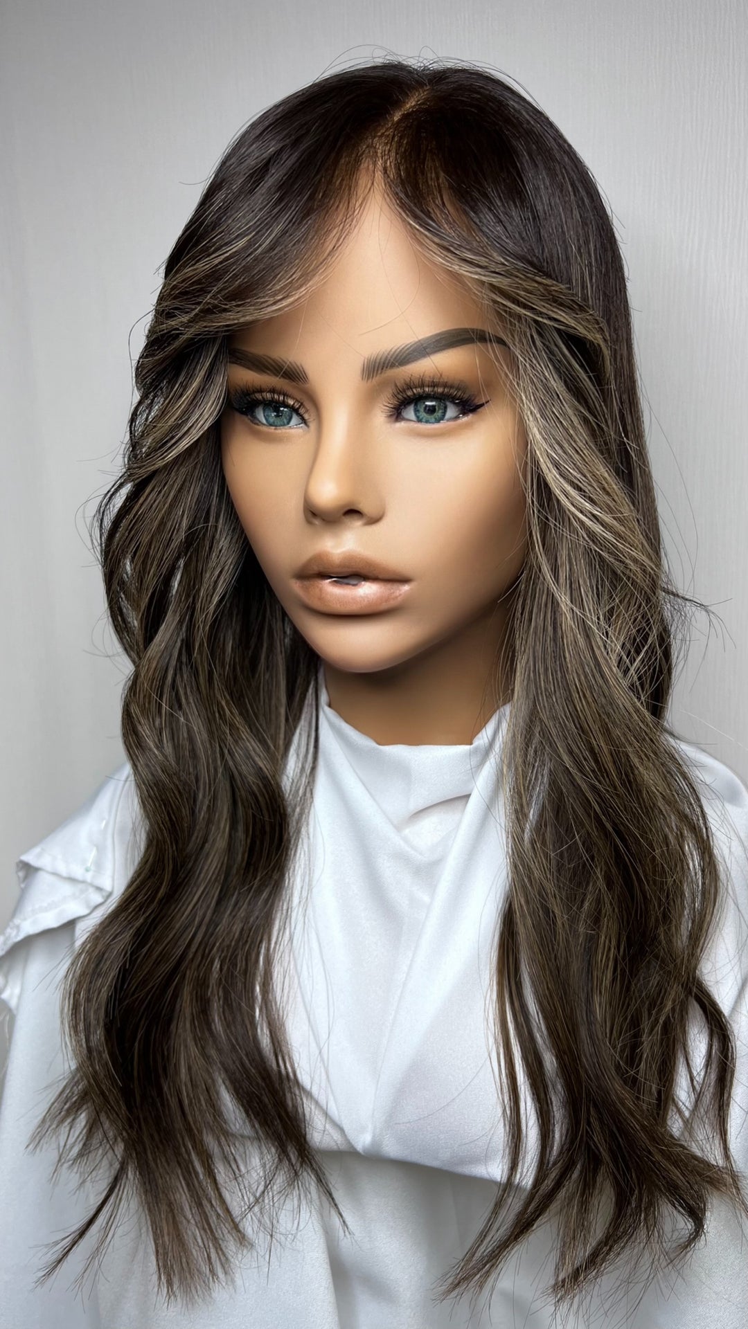 Rosie- Preowned-Lace Cut